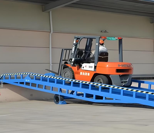 松滋移动式卸货平台（叉车用）